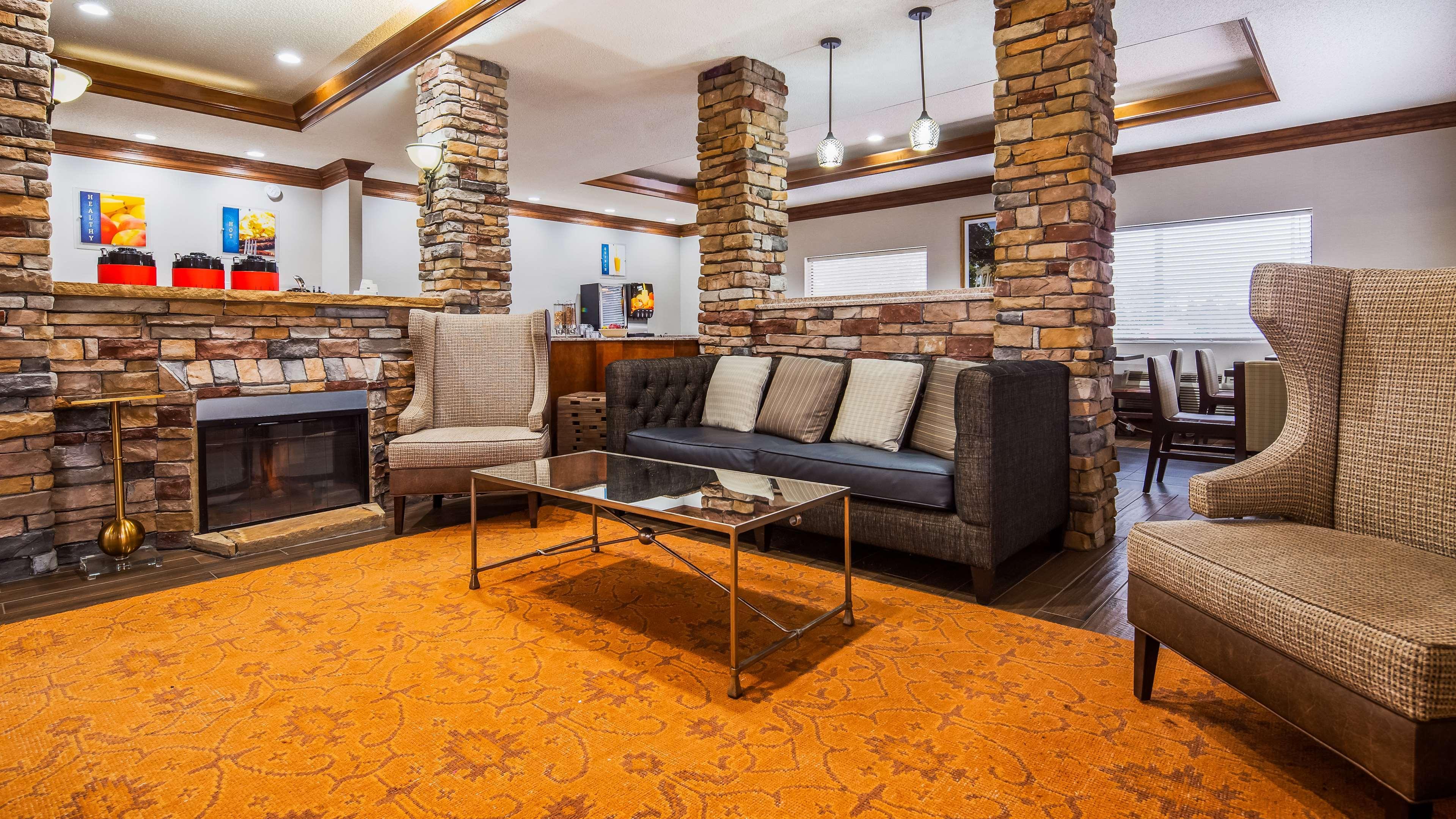 Best Western Inn & Suites Byron Exteriör bild