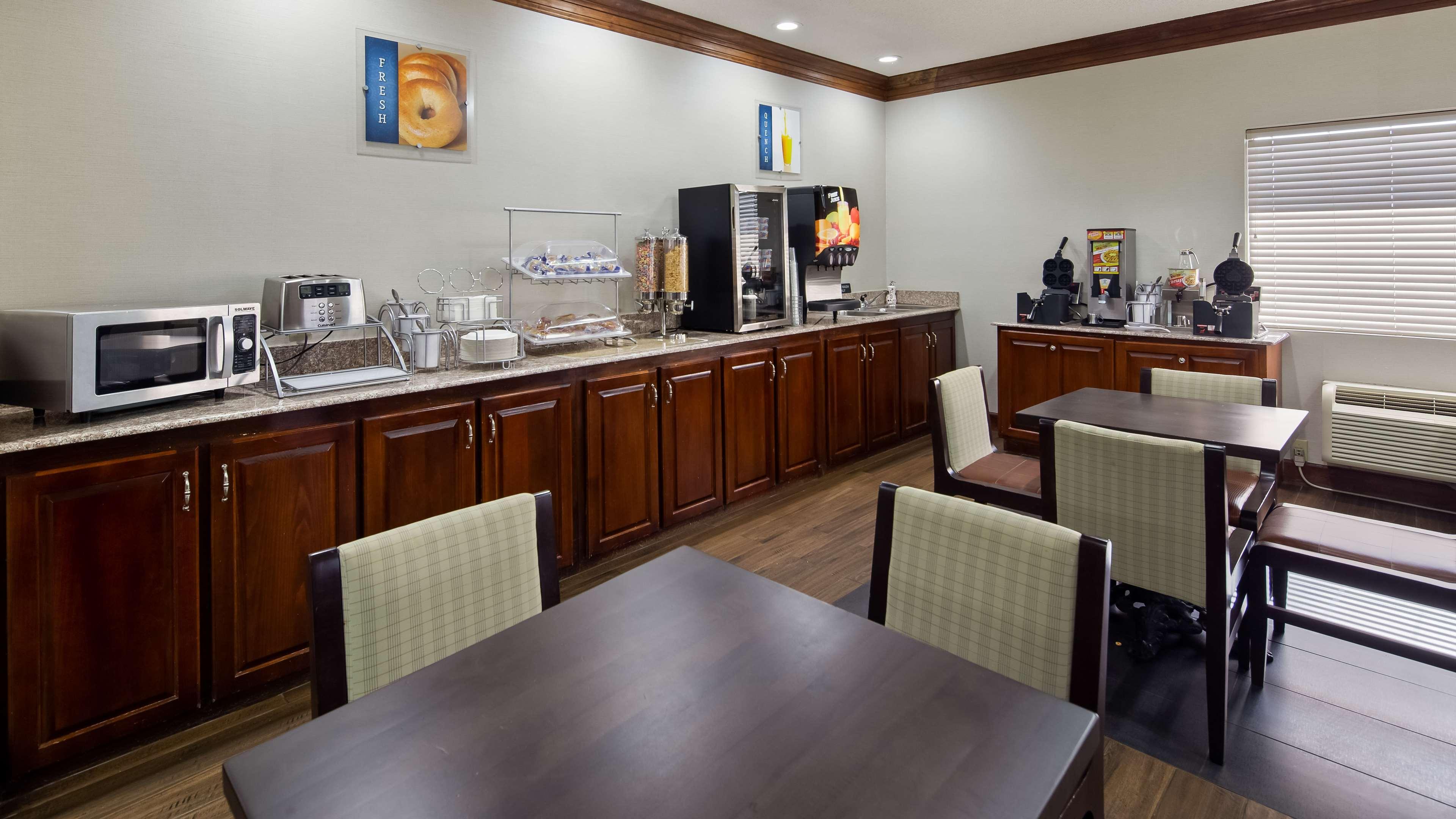 Best Western Inn & Suites Byron Exteriör bild