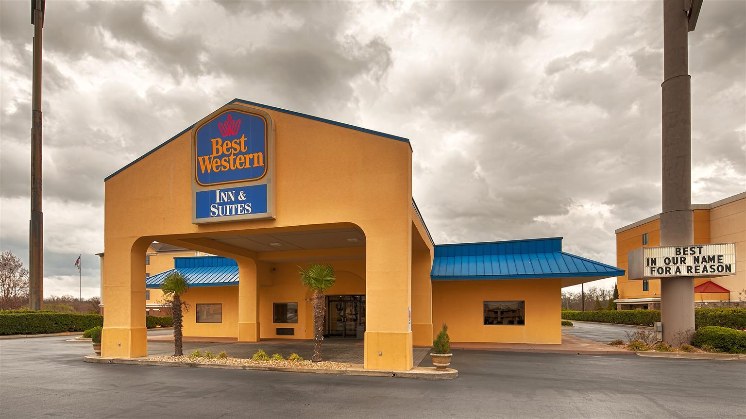 Best Western Inn & Suites Byron Exteriör bild
